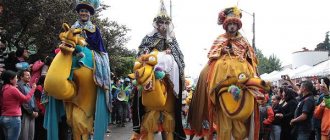 Кавалькада царей-волхвов, Богота, Колумбия. Во многих католических странах в честь праздника трёх царей проводиться праздничное шествие, называемое «кавалькада трёх царей»