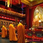 Монахи молятся в храме
