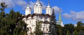 Патриарший дворец и собор Двенадцати апостолов Московского Кремля