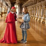 Почему облачение кардинала католической церкви красного цвета