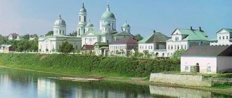 Река Тверца и Спасо-Преображенский собор города Торжка