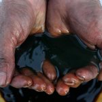 В 1949 году была получена первая нефть на «Нефтяных камнях», старейшей в мире морской нефтяной платформе / фото REUTERS